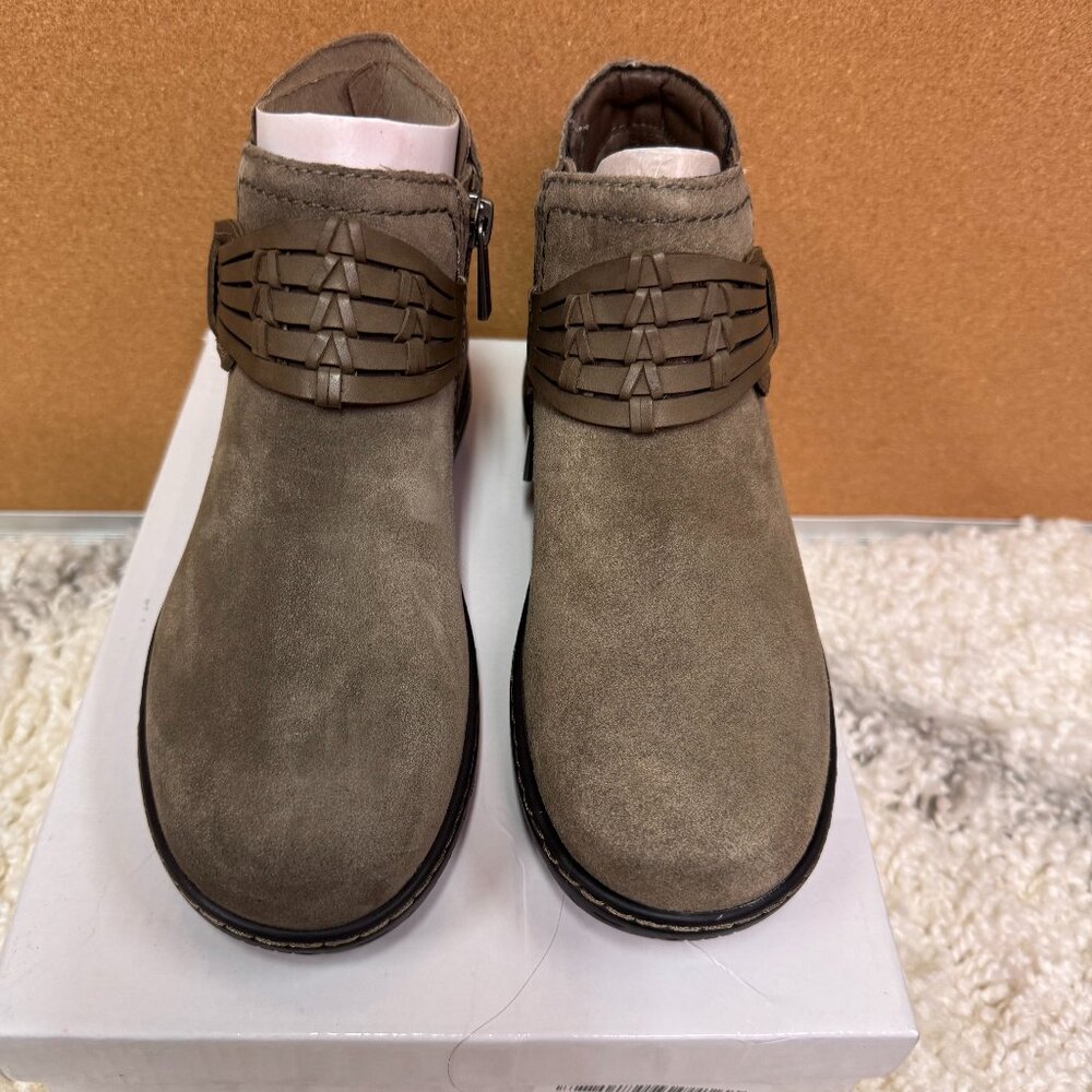 Earth Synal Bootie - Dark Brown, womens size 5M - NEW